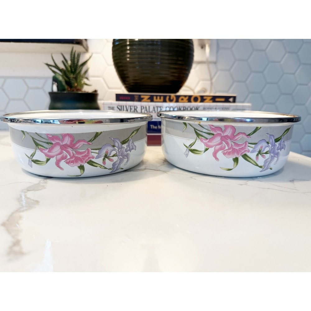 Vintage GMI Enamelware Bowls‎ Set of 2 White Floral Pink Purple Lily Silver Rim - Picture 2 of 9
